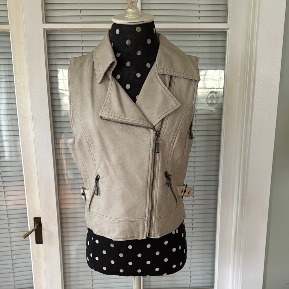 Women's Cream Sleeveless Jacket